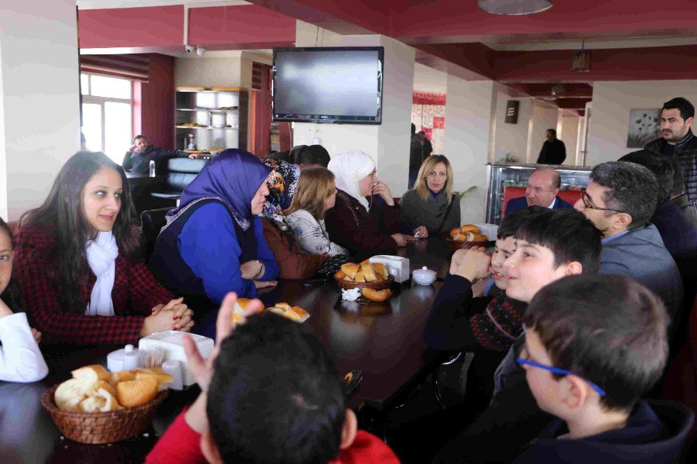 Ak Parti Kadın Kolları Genel Başkan Yardımcısı Polat’tan Kaymakam Çetin’e Ziyaret