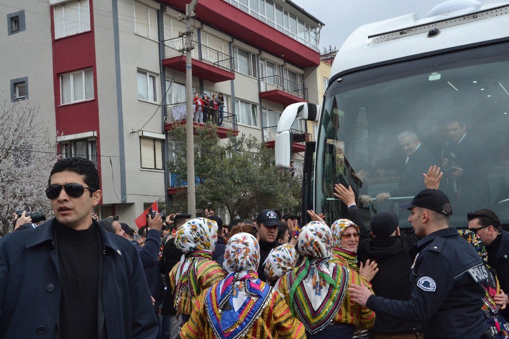 Başbakan Yıldırım’a Balıkesir’de Sevgi Seli