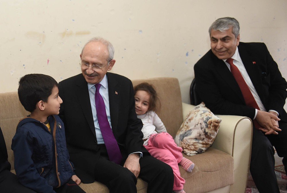 Chp Lideri Kılıçdaroğlu, Kendisine Mektup Yazan Küçük Çocuğu Ziyaret Etti