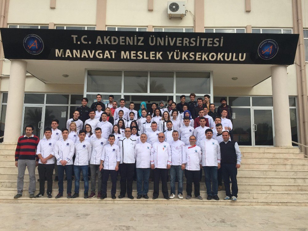 Manavgat’taki Gençlere Çikolata Anlatıldı