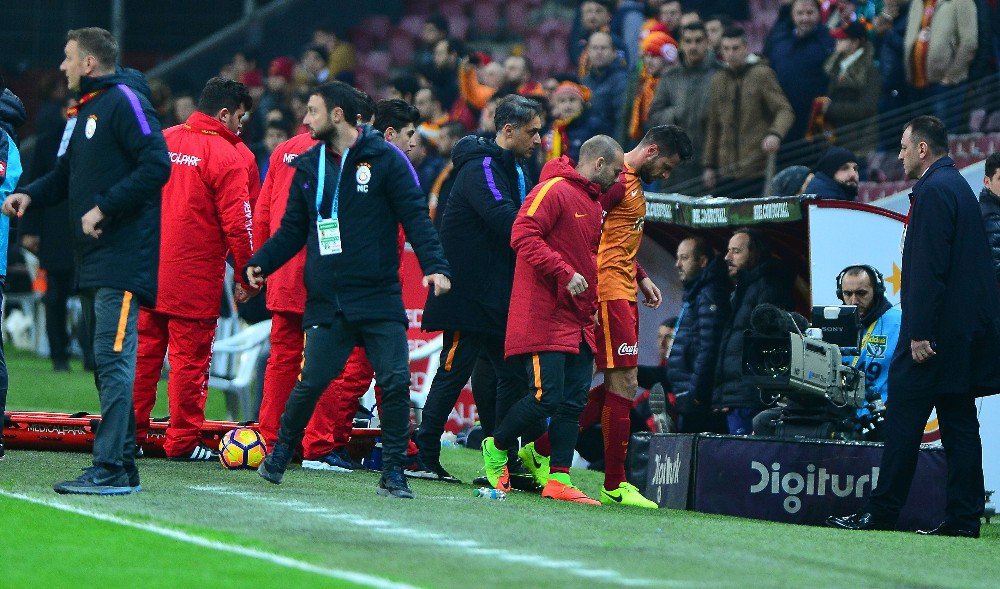 Galatasaray’da Hakan Balta Da Sakatlar Kervanına Katıldı