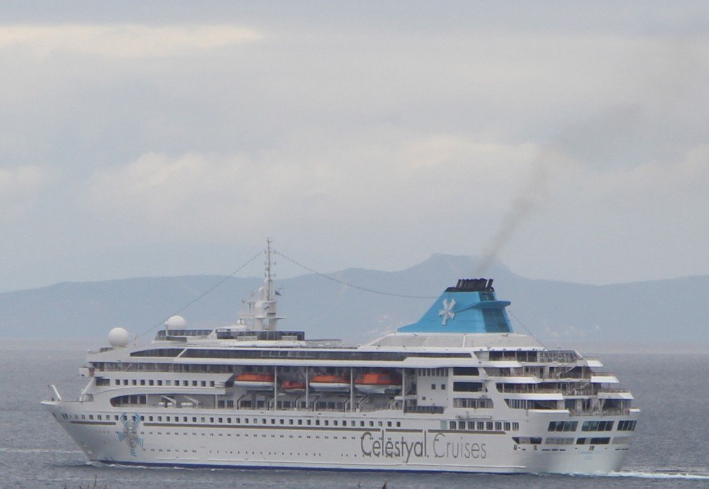 Sezonun İlk Turist Gemisi Kuşadası’na Geldi