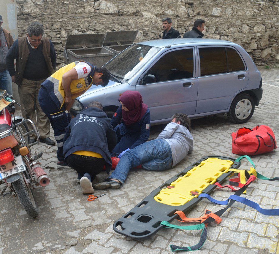 Motosiklet İle Otomobil Çarpıştı, Faciadan Dönüldü