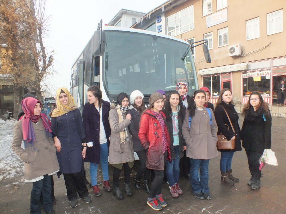 Malazgirt Belediyesinden Ygs’ye Gireceklere Araç Desteği