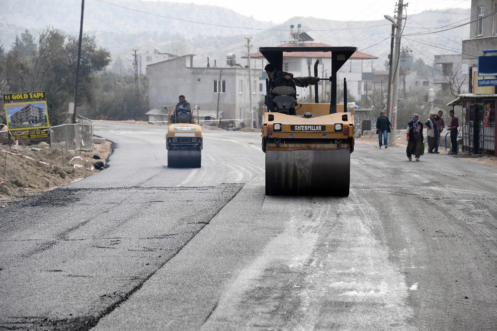 Büyükşehir Belediyesi’nin İlçelerdeki Asfalt Çalışmaları Devam Ediyor