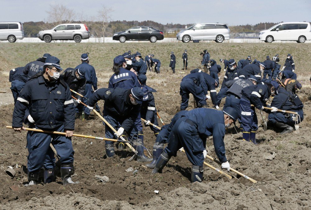 Japonya 2011 Fukuşima Depreminde Kaybettiklerini Andı