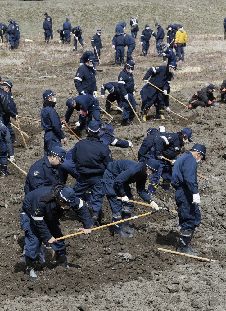 Japonya 2011 Fukuşima Depreminde Kaybettiklerini Andı