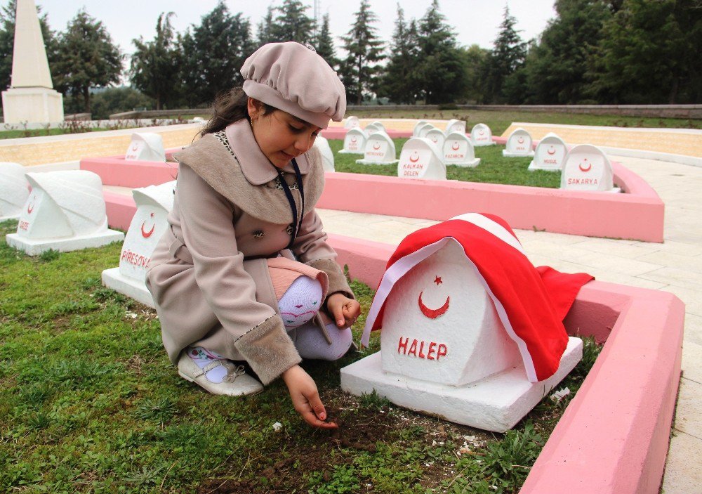 Suriyeli Yetimlerden, 102 Yıl Sonra Şehit Dedelerine Ziyaret