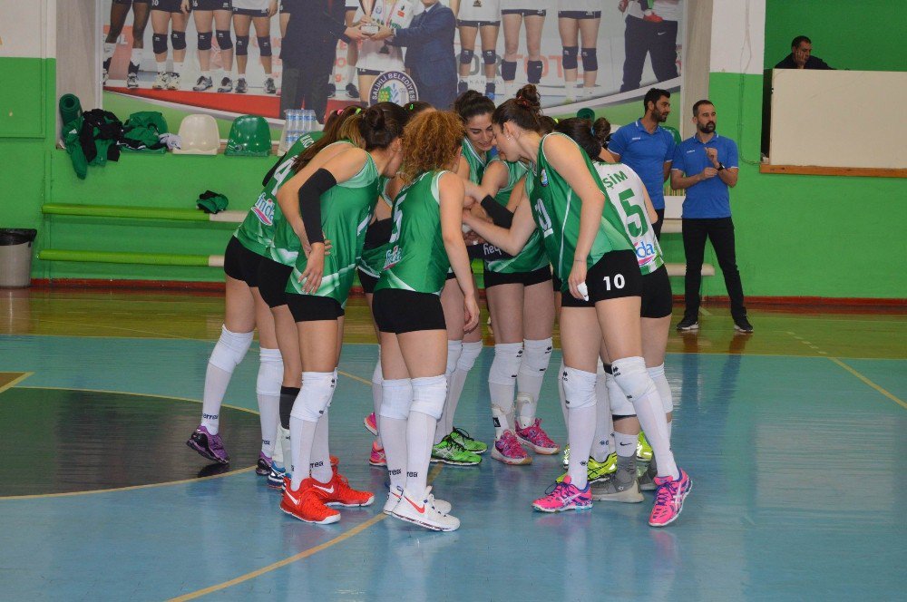 Salihli Belediyespor Filede Sezonu Galibiyetle Kapattı