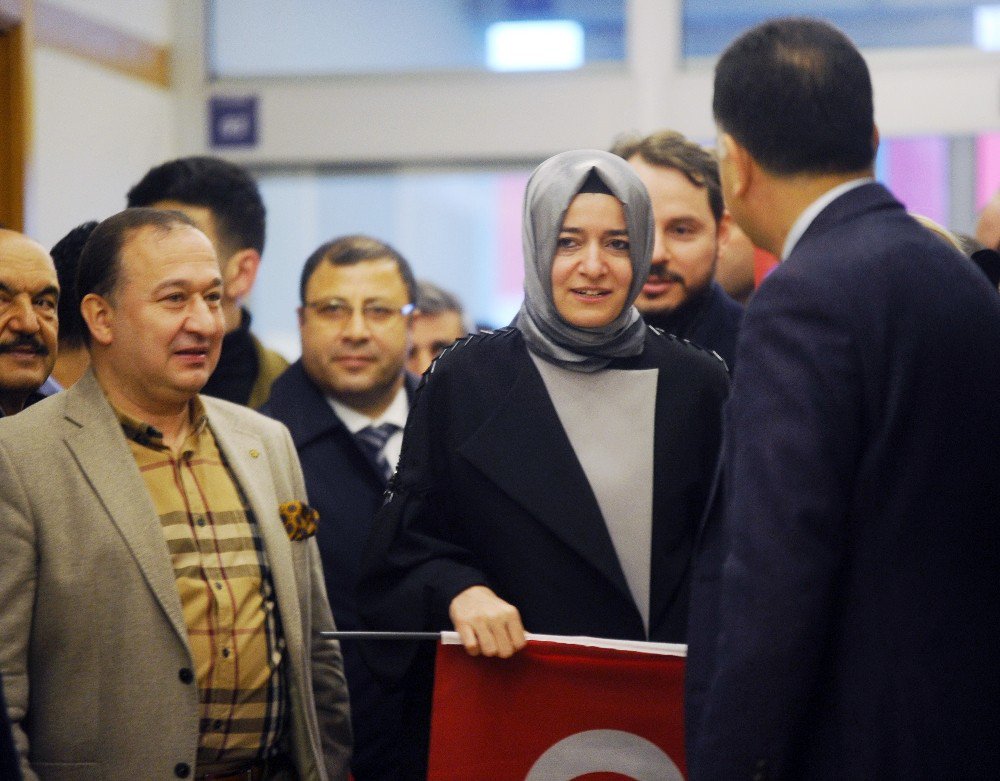 Bakan Kaya: "Hollanda’da Dün Gece Tüm Özgürlükler Askıdaydı"