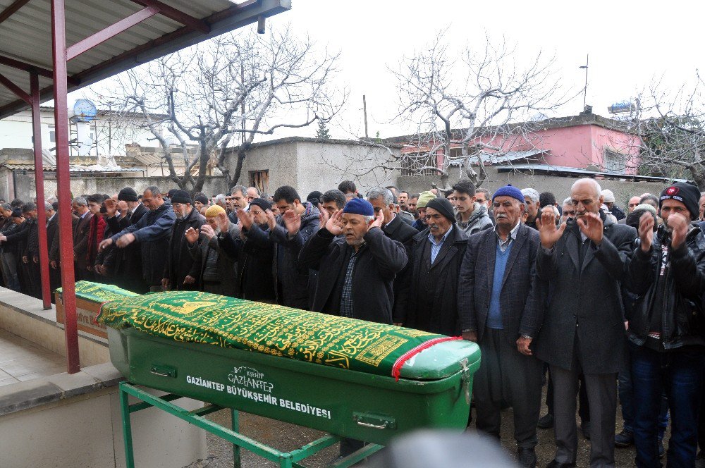 Sobadan Sızan Gazdan Zehirlenen Baba Oğul Yan Yana Defnedildi