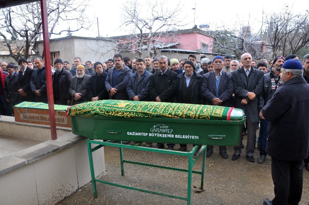 Sobadan Sızan Gazdan Zehirlenen Baba Oğul Yan Yana Defnedildi