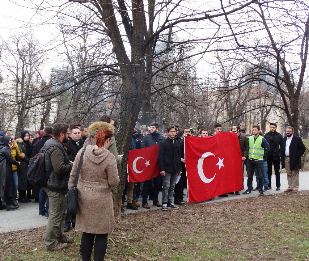 Saraybosna’da Türk Ve Boşnak Gençlerden Hollanda’ya Tepki