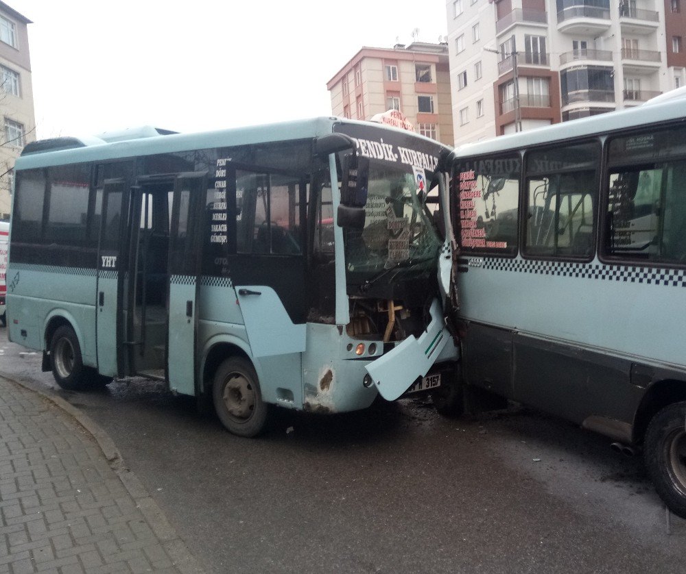 Kartalda İki Yolcu Minibüsü Kafa Kafaya Çarpıştı: Yaralılar Var