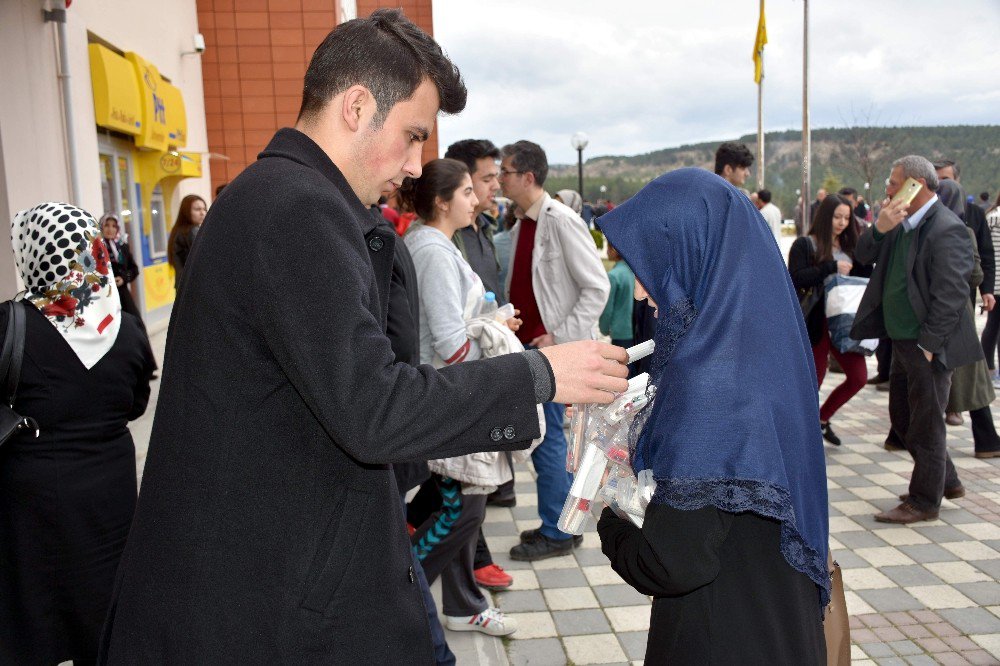 Sınava Girenlerden Kalem Setleri Toplandı