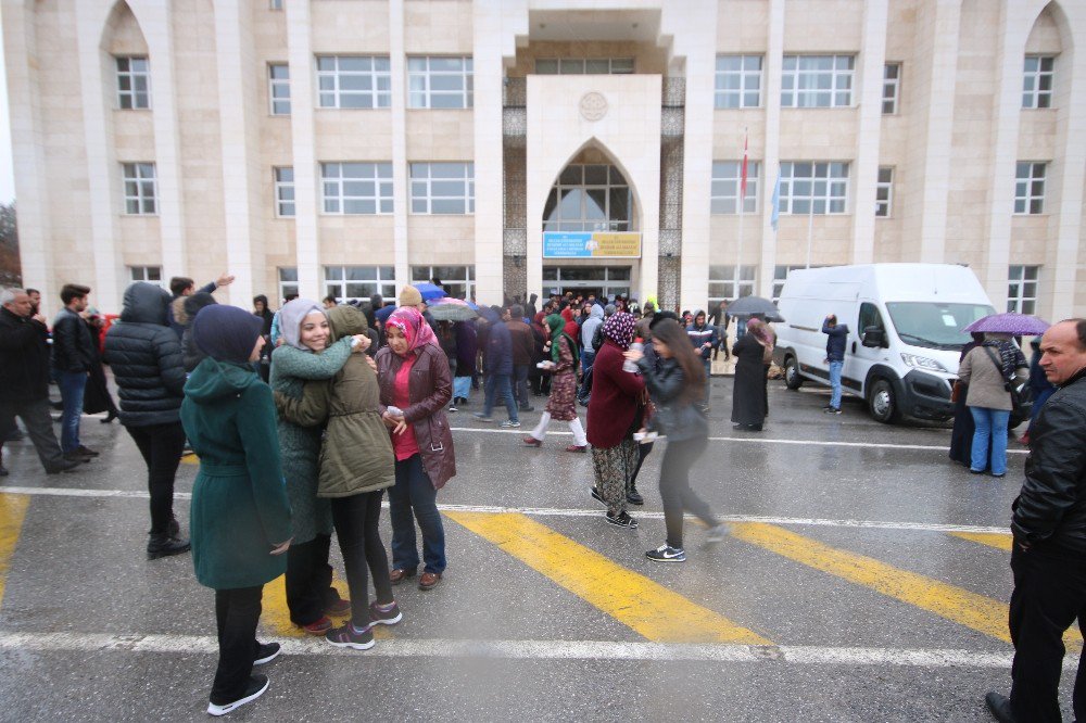 Beyşehir’de Ygs’ye Katılan Öğrencilere Ve Velilere Çorba İkramı