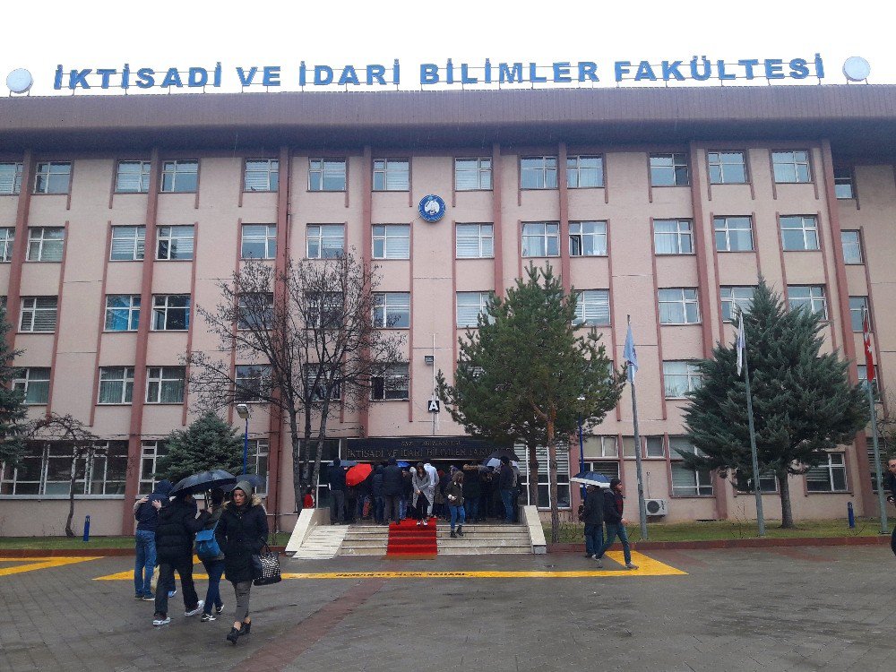 Ösym’nin “15 Dakika” Kuralı Geciken Öğrenciler İçin 1 Yıla Mal Oldu