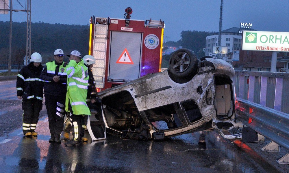 Tekirdağ’da Hafif Ticari Araç Takla Attı: 6 Yaralı