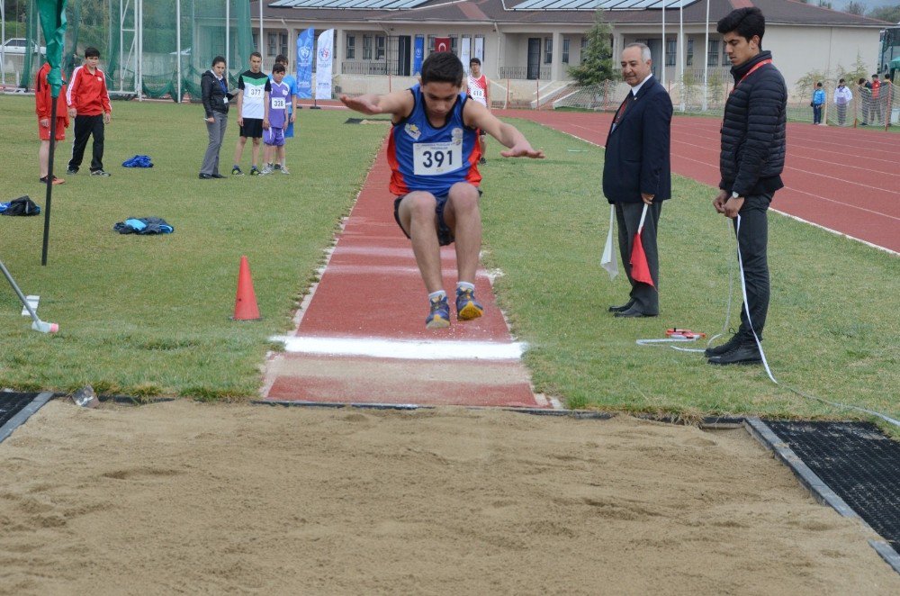 Yıldız Atletler Kardeşköy’de Yarıştı