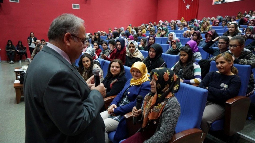 Başkan Kutlu, Deneyimlerini Üniversite Öğrencileriyle Paylaştı