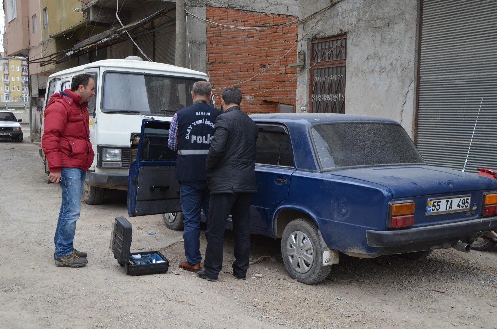 Bafra’da Otomobilden Teyp Hırsızlığı