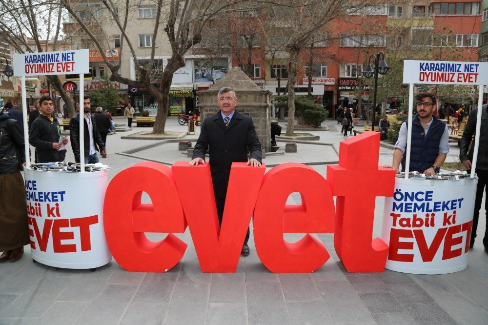 Başkan Akdoğan ‘Evet’ İçin Kenti Adım Adım Geziyor