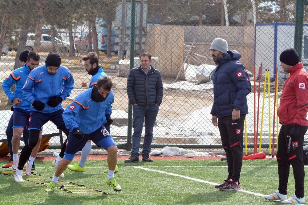 Mavi- Beyazlılar Da Sivas Mesaisi Başladı