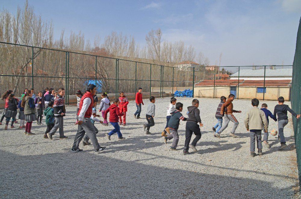 Bünyan Belediyesi 5 Mahalleye Daha Halı Saha Yapıyor