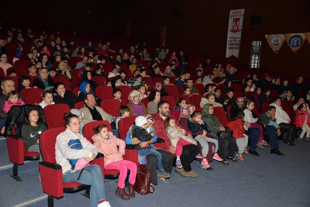 Çocuklar Afacanlar İş Başında Adlı Oyunda Buluştu