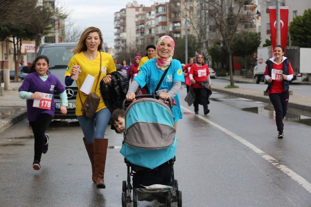 Kadınlar Gaziemir’de ’Hakları’ İçin Koştu