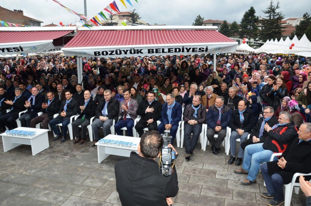 Festivalin Son Gününde Protokol Üyeleri Hamsi Pişirip Vatandaşlara İkram Etti