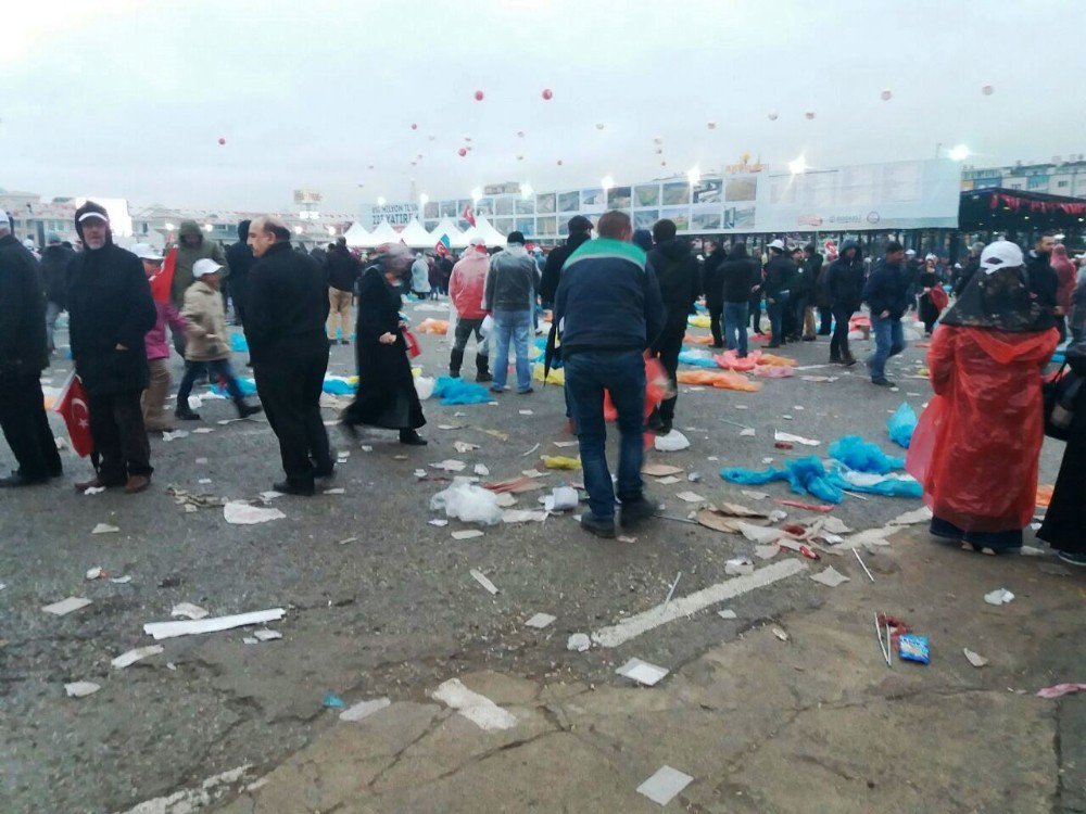 Miting Alanı Belediye Ekiplerince Temizlendi