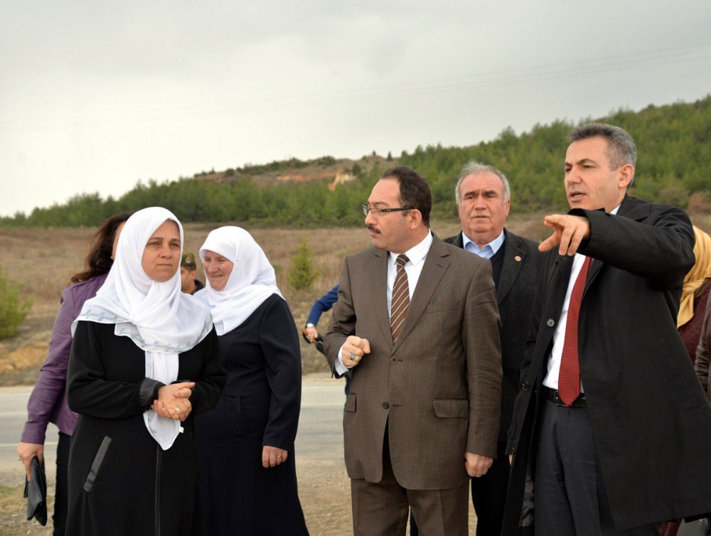 Vali Elban Ve Eşi Yeniköy’de Kadın Çiftçilerle Buluştu