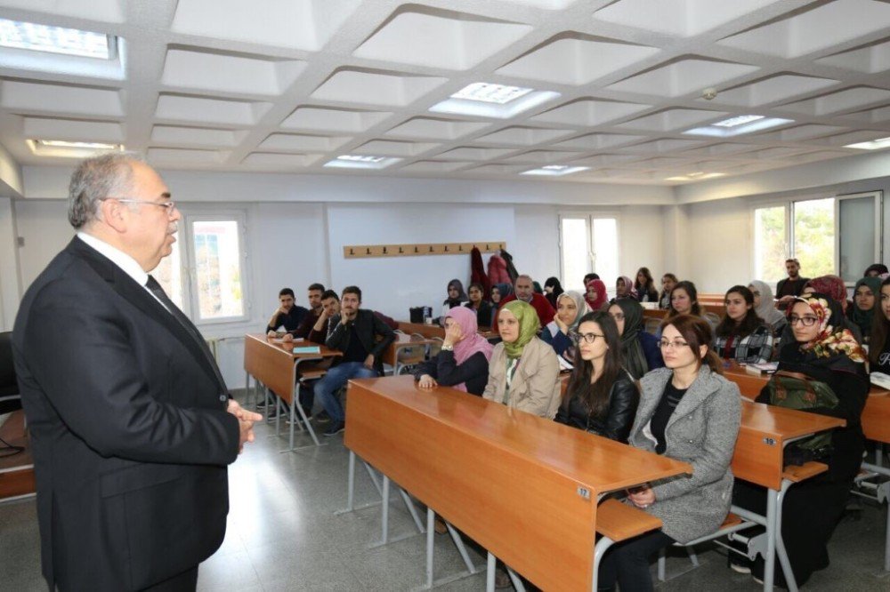 Belediye Başkanı Kutlu Geleceğin Öğretmenlerine Ders Verdi