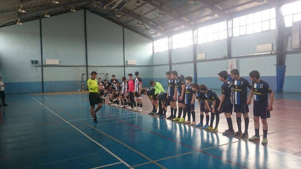 Atatürk Ortaokulu Futsalda Türkiye Yarı Finallerine Katılma Hakkı Elde Etti