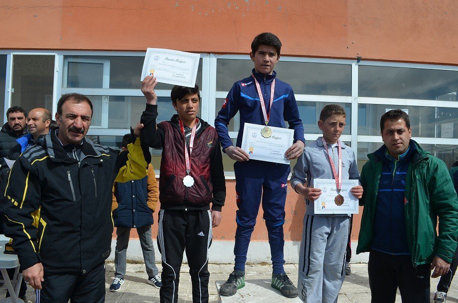 Atletler Puanlı Atletizmde Yarıştı