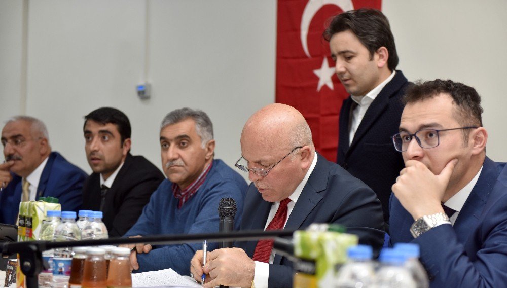 Başkan Sekmen’den Karayazı Ve Tekman’a Referandum Çıkarması