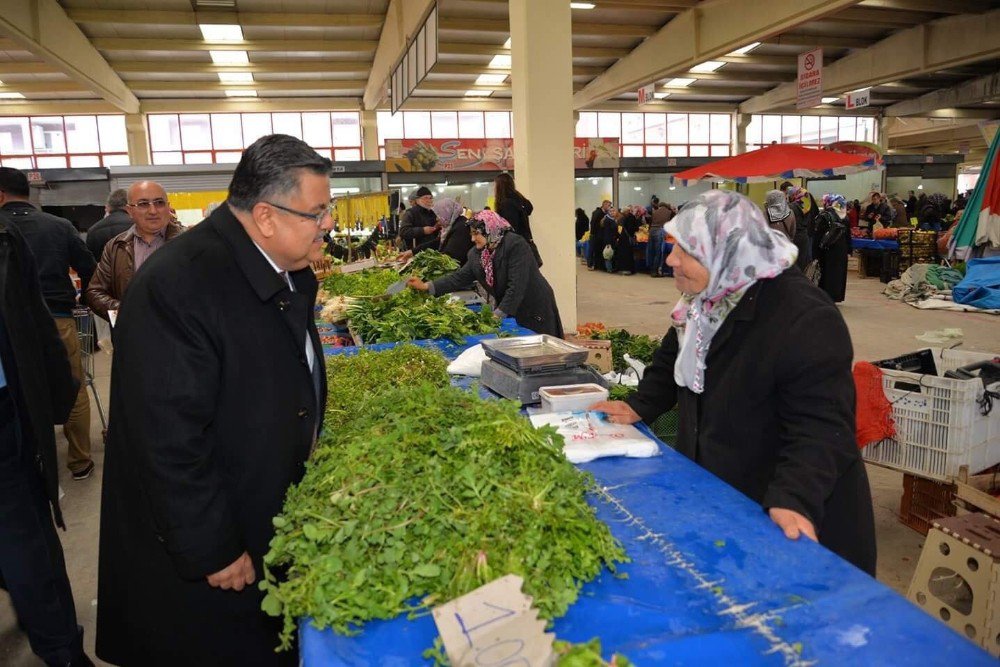 Başkan Yağcı Kapalı Pazar’da Referandumu Anlattı