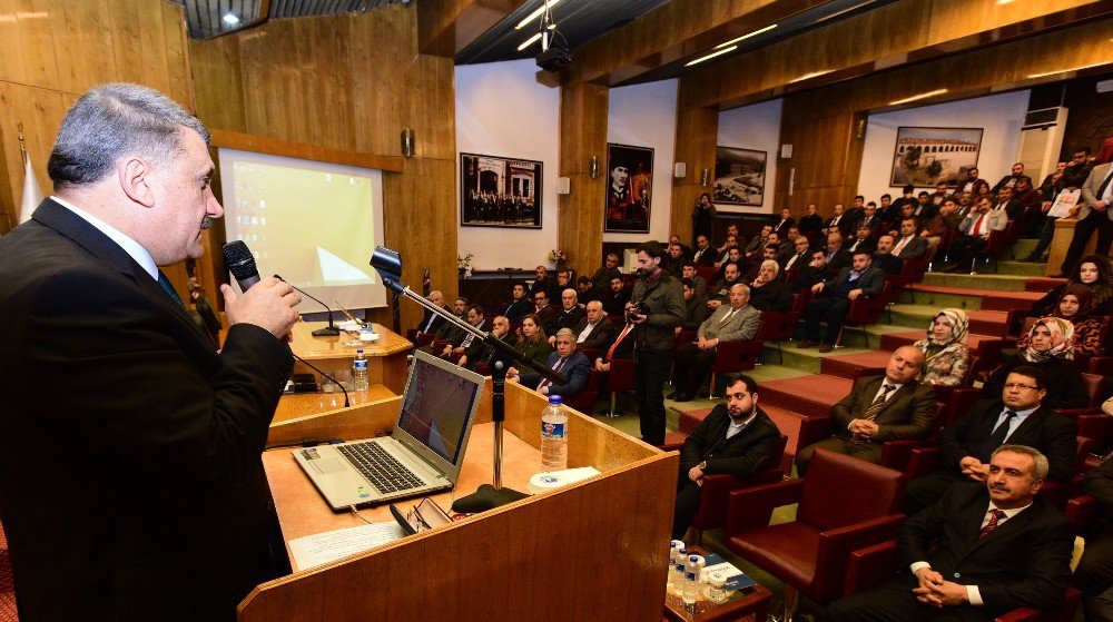 Mehmet Akif’in Hayatı Ve Kişiliği Konuşuldu