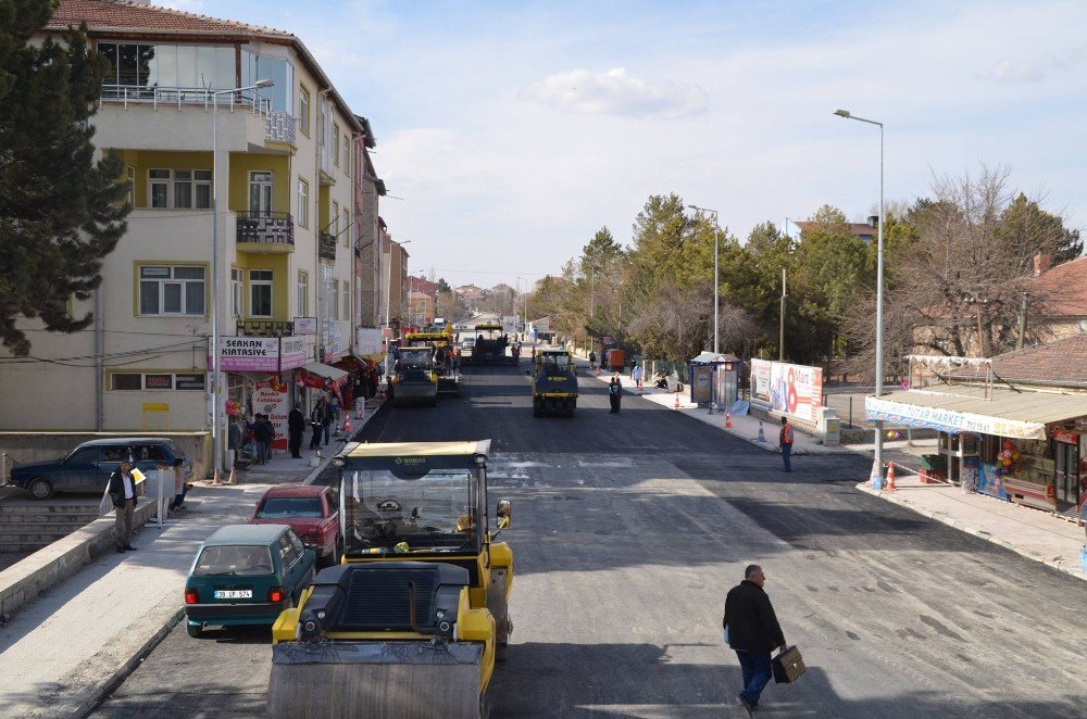 Başkan Gülcüoğlu, Asfaltlama Çalışmalarını Yerinde İnceledi