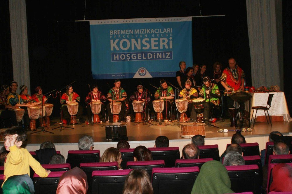 Down Sendromlu Ve Otizmli Gençlerden Muhteşem Konser