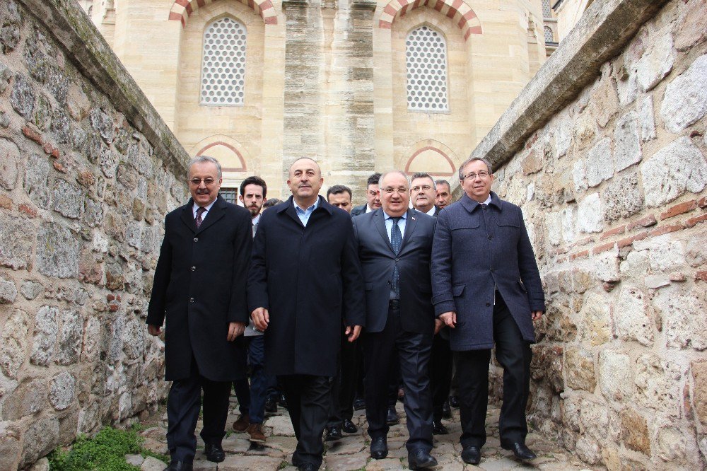 Bakan Çavuşoğlu: "Avrupa Birliği Dağılıyor"