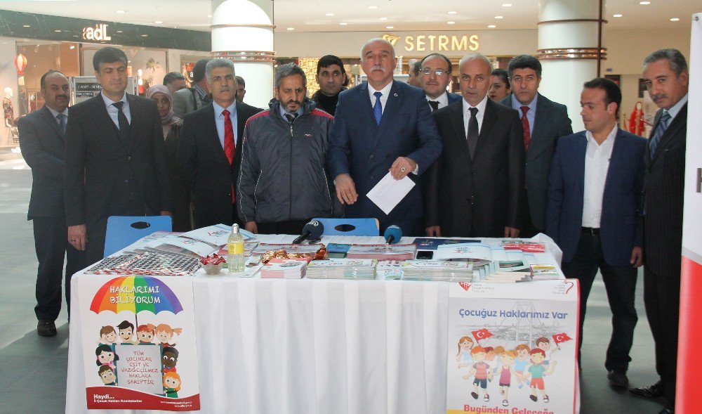 Elazığ’da ‘Koruyucu Aile’ Standı Açıldı