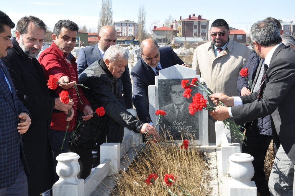 Gazeteci Daşdelen Mezarı Başında Anıldı