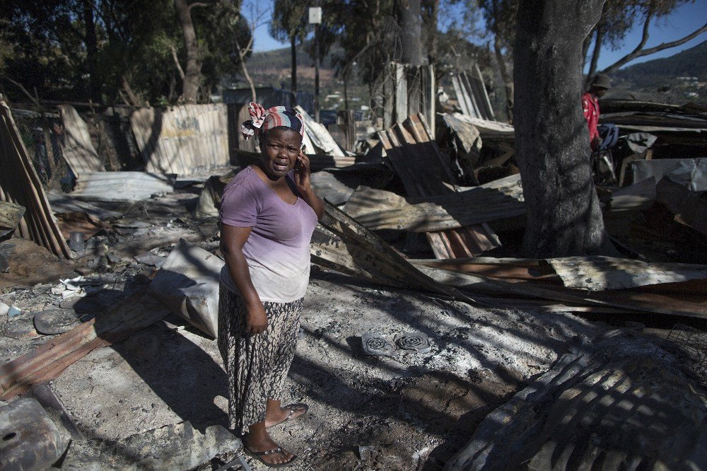 Güney Afrika’da Yangın 15 Bin Evi Enkaza Çevirdi