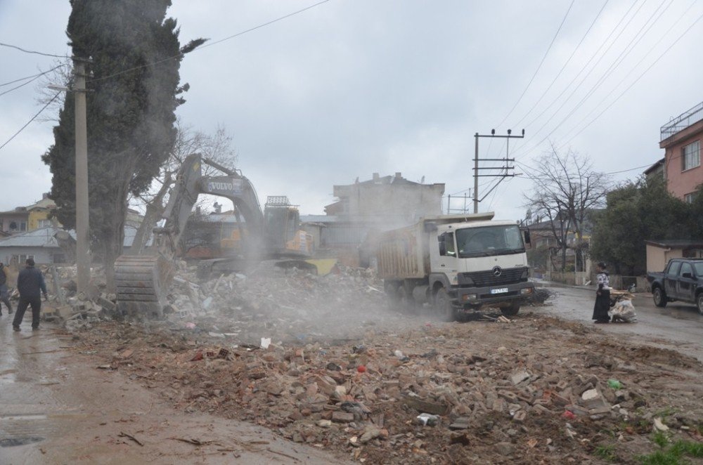 Davud-i Kayseri Hazretleri Türbesinin Etrafındaki Evler Yıkılıyor