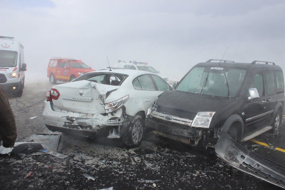 Kayseri’de Zincirleme Trafik Kazası: 15 Yaralı