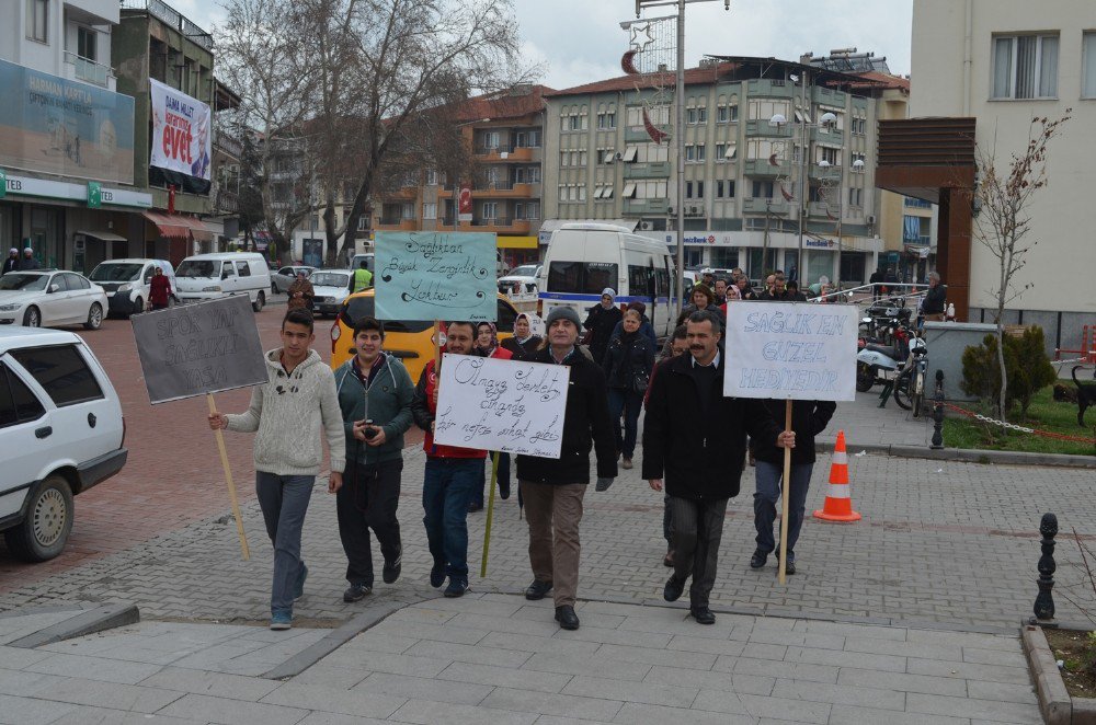 Kula’da Tıp Bayramı Yürüyüşü