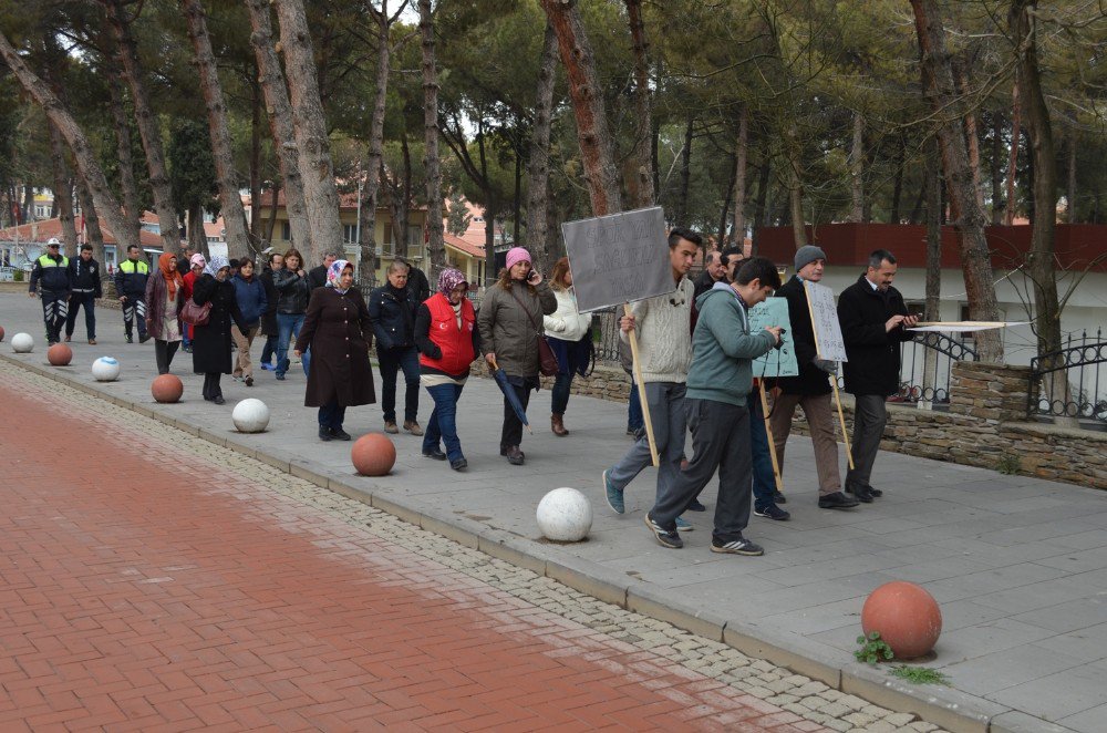 Kula’da Tıp Bayramı Yürüyüşü