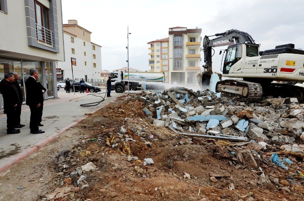 Yeşilyurt Belediyesi, Üç Yılda 136 Metruk Bina Yıkımını Gerçekleştirdi